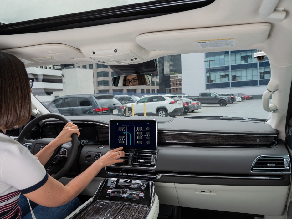 woman driving and using screen with 5G technology