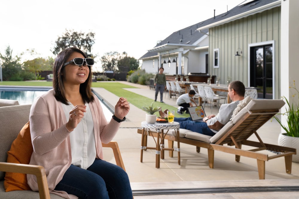 woman experiencing 5G through AR glasses